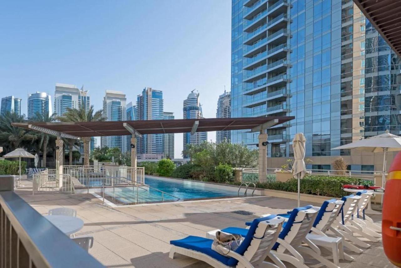 Maison Privee - Stunning Waterfront Apt With Marina View Nxt To Beach Dubai Exteriör bild
